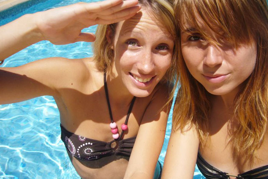 Katia et Geraldine a la piscine