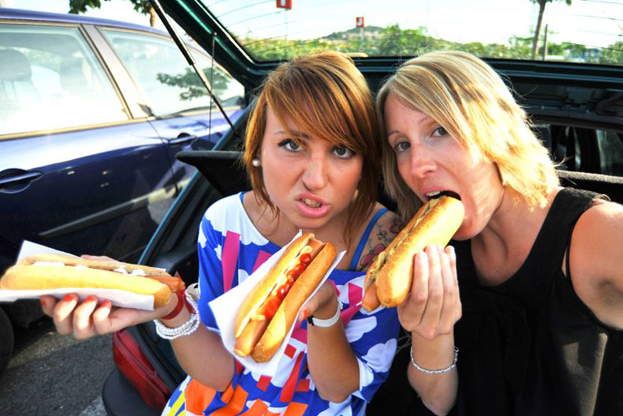 Katia et Geraldine Hot Dog