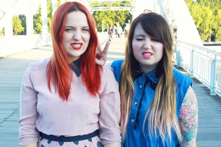 Katia et Ludivine sur la passerelle debilly