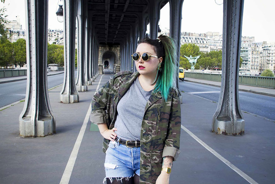 Cheveux verts veste camo