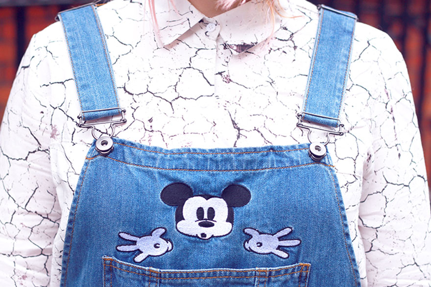 Salopette Mickey et chemise marbrée