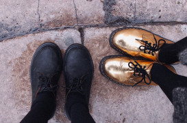 dr martens dorée et noires
