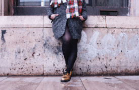 écharpe tartan manteau gris