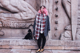 look manteau gris echarpe tartan