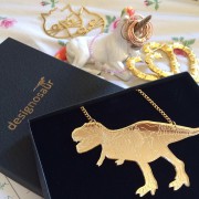 Collier dinosaur doré
