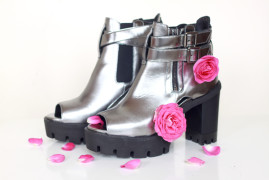 bottines ouvertes urban outfitters metallic argenté