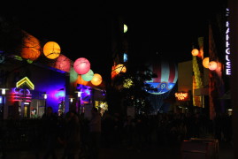 disney village nuit