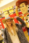 magasin lego disney village