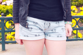 Raphaelle en Short jean imprimé Mickey