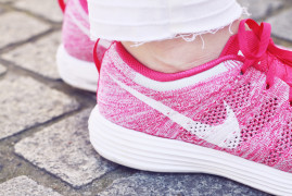 flyknit lunar trainer pink