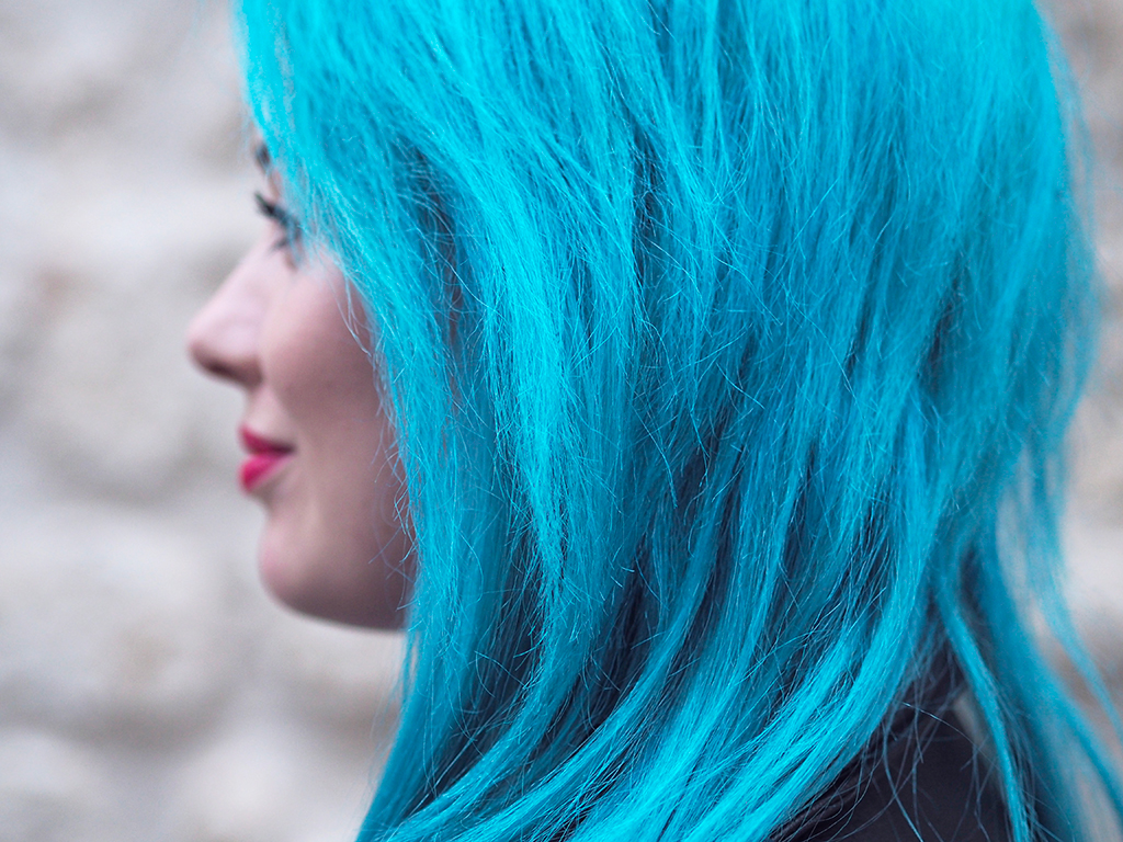 1. Manic Panic Semi-Permanent Hair Color Cream in "Atomic Turquoise" - wide 5