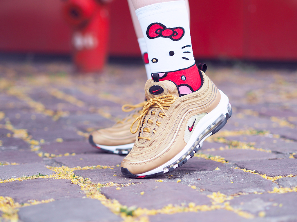 Sanrio hello kitty stance nike