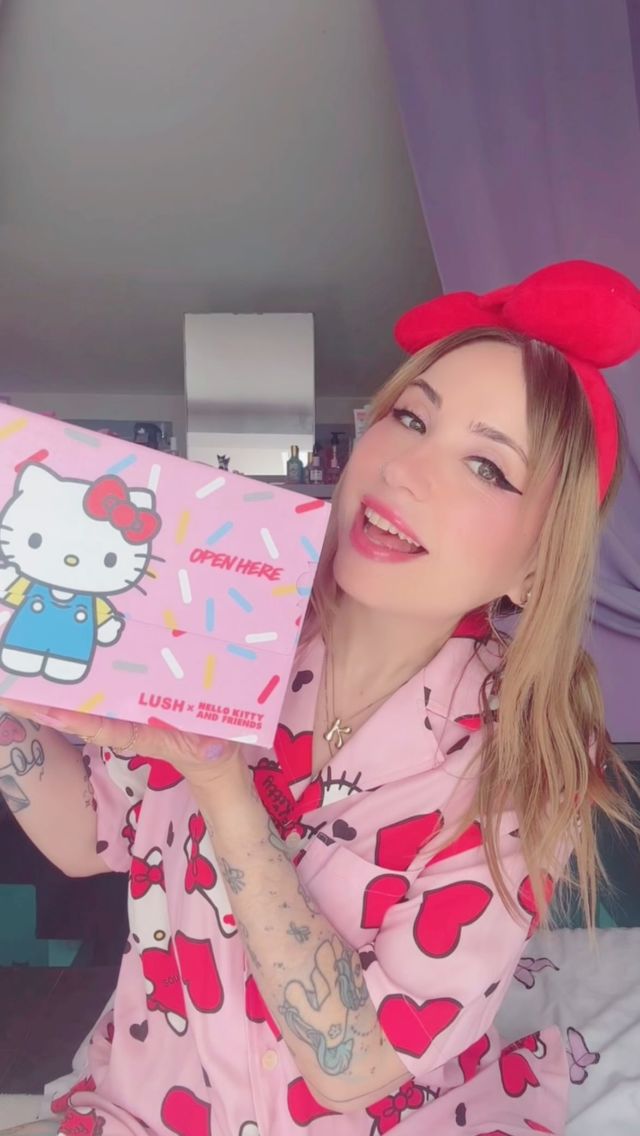 Unboxing de la collection @lushfrance x @hellokittyeu 🎀

Un peu deg que ce soit arrivé en mauvais état à cause de la livraison mais tellement contente quand même, c’est trop mignon 💕
Maintenant il faut que je trouve une baignoire 🛁 

#lush #sanriocore #lushxhellokitty