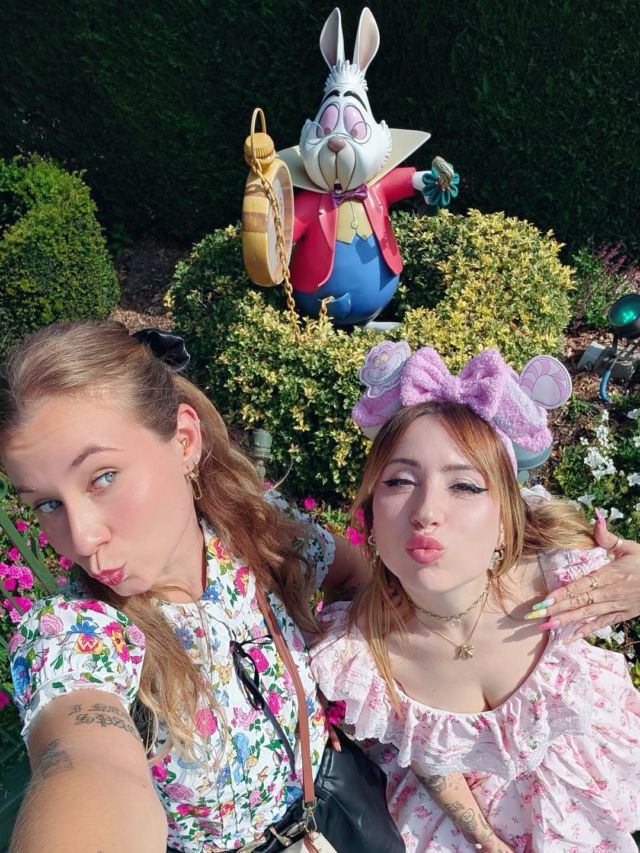 Long time no see @disneylandparis 🏰🎀✨

Journée avec la douce @deborah_jvr a se balader, manger et faire de jolies photos 📸💕
On a déjà prévu notre prochaine journée pour Halloween 🎃 🤭

#disneyland #disneylandparis #disneylandannualpassholder #disneylandparispa