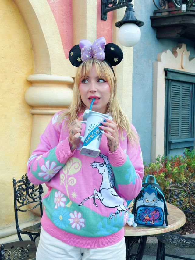 Hercules outfit, drinking Herculade but I forgot to wear my Nike-Herc 💫
+ some pics of the day in the park :)

📸 @noeliemro_ 🤍

#hercules #herculade #disneyoutfit #disneylandparispa #disneylandparis