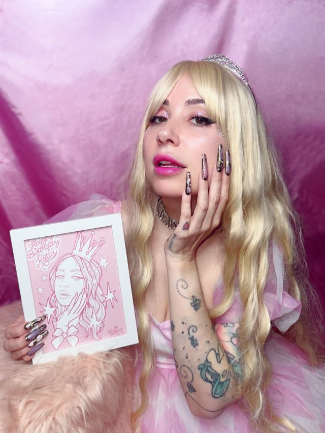 HAPPY BIRTHDAY TO ME 🎂✨
Few years ago at precisely 11:25, yours truly was born 🎀

Taking another step closer to the grave but still aging like fine ass wine 😌

Merci @glencocotte pour les photos 📸💕 
DA Willem Dafoe (voir la dernière slide)
@4kat2nails pour la manucure de folie 💅🏻✨